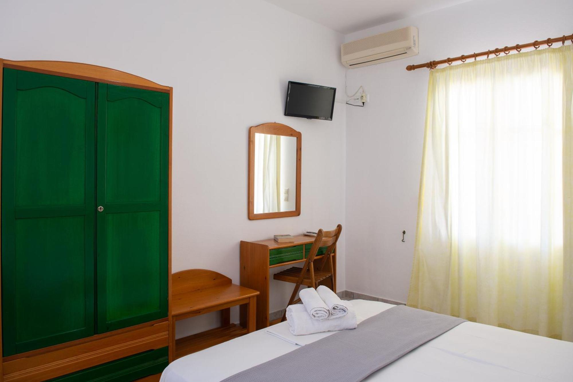 Morpheas Pension Rooms & Apartments Камараи Номер фото